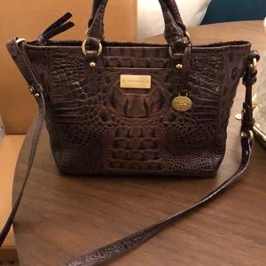 Brahmin tote with crossbody strap and brass feet excellent condition